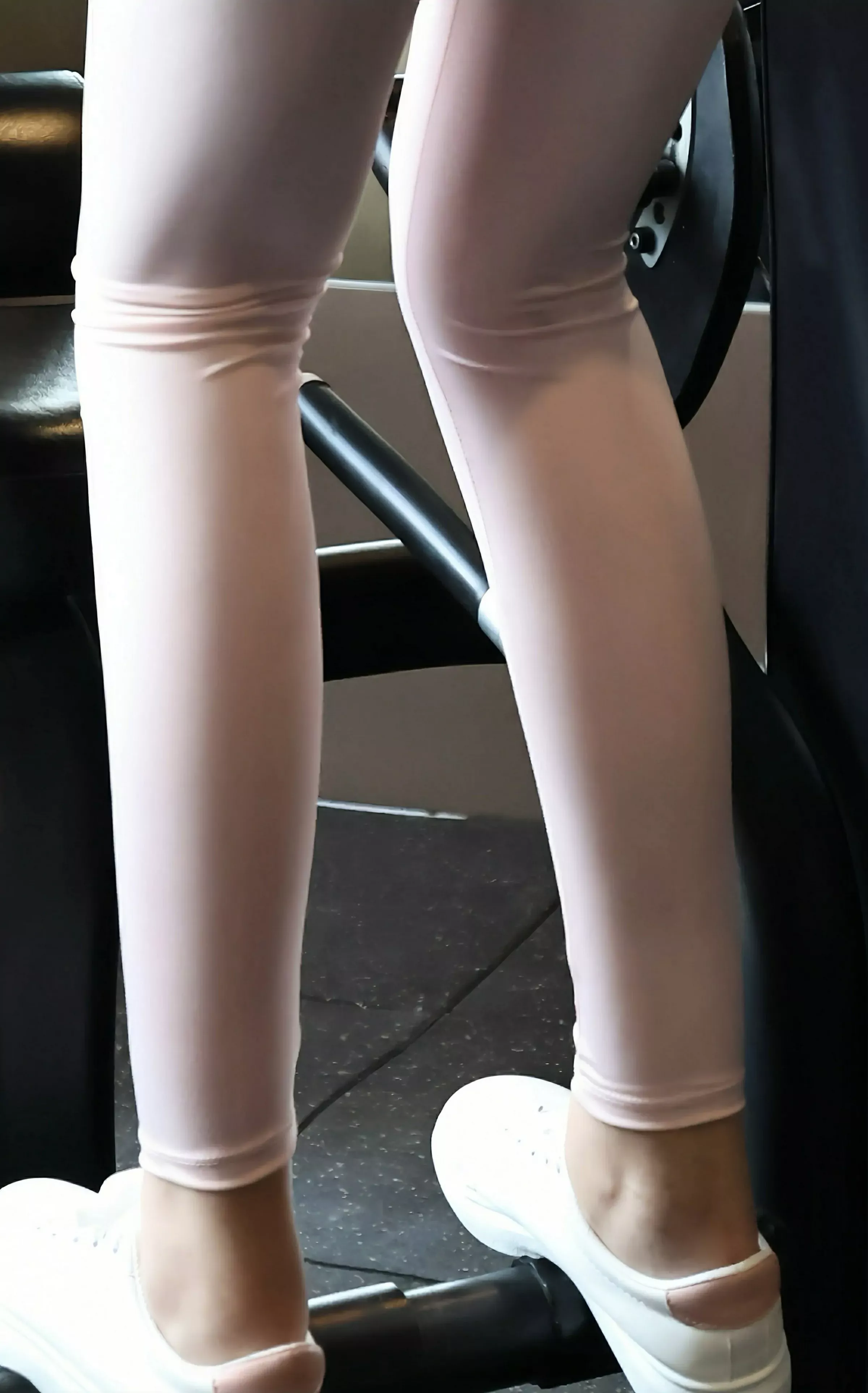 [XiuRen]高清写真图 2025.06.27 No.10474 小芭乐 粉色瑜伽服
