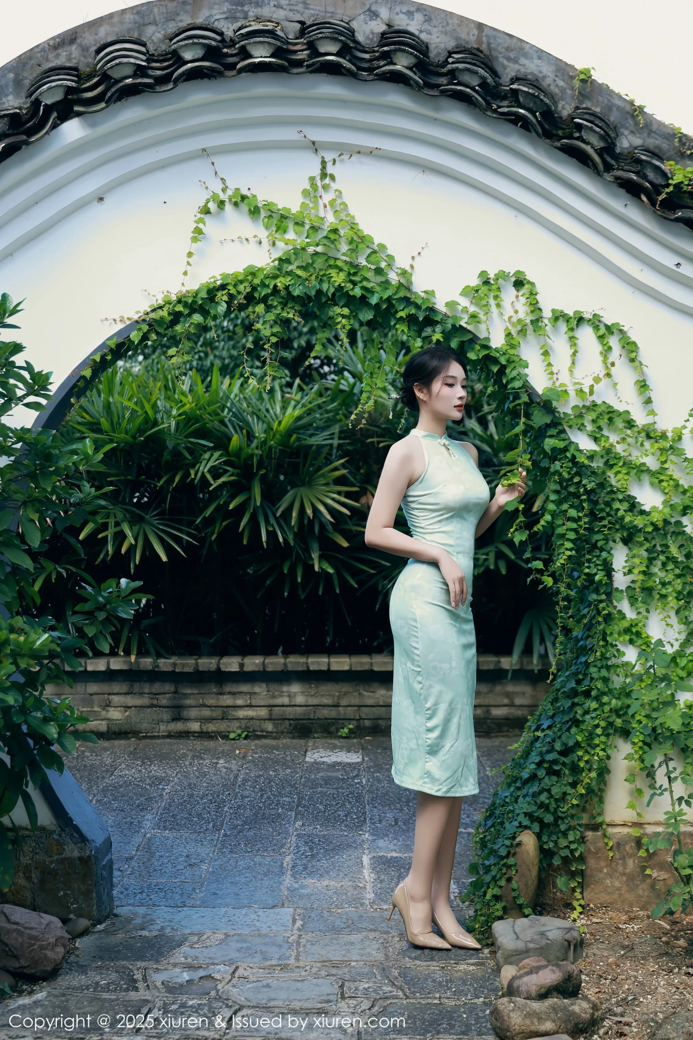 [XiuRen]高清写真图 2025.07.11 No.10538 南乔 绿色旗袍