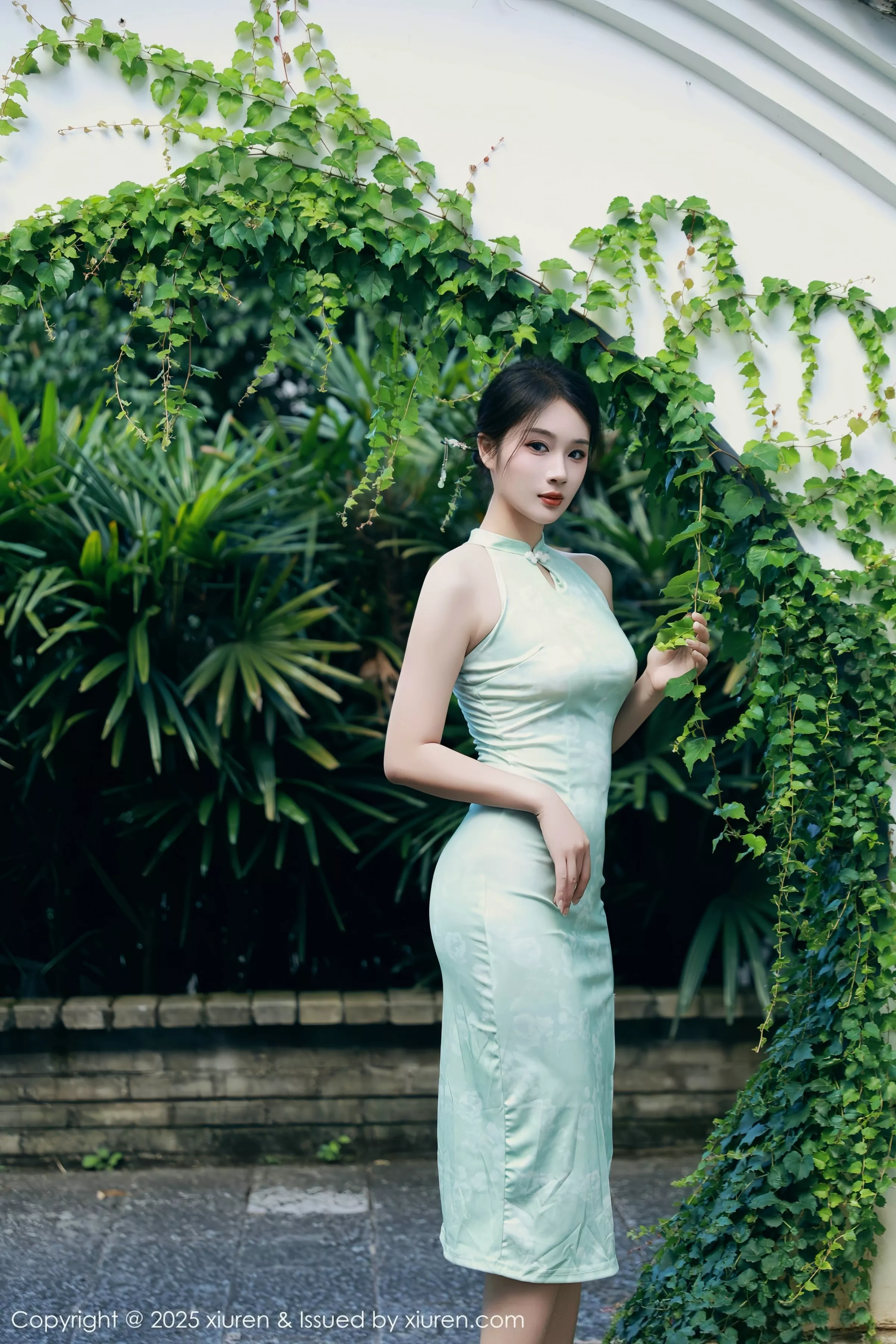 [XiuRen]高清写真图 2025.07.11 No.10538 南乔 绿色旗袍