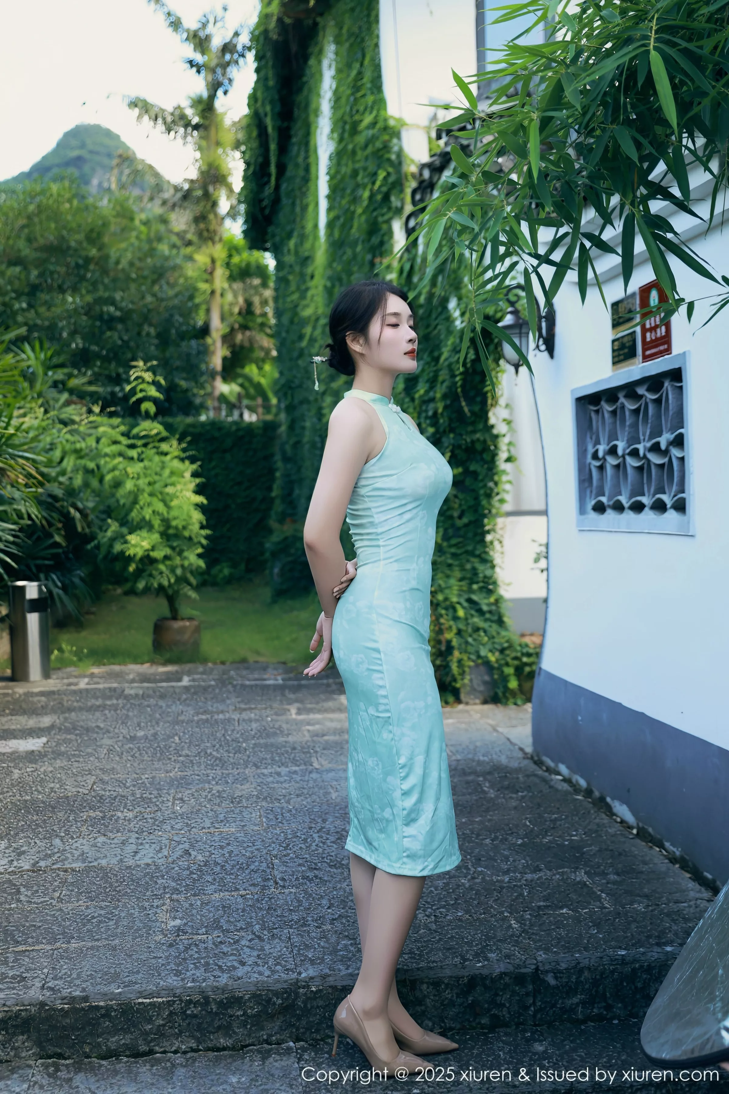 [XiuRen]高清写真图 2025.07.11 No.10538 南乔 绿色旗袍