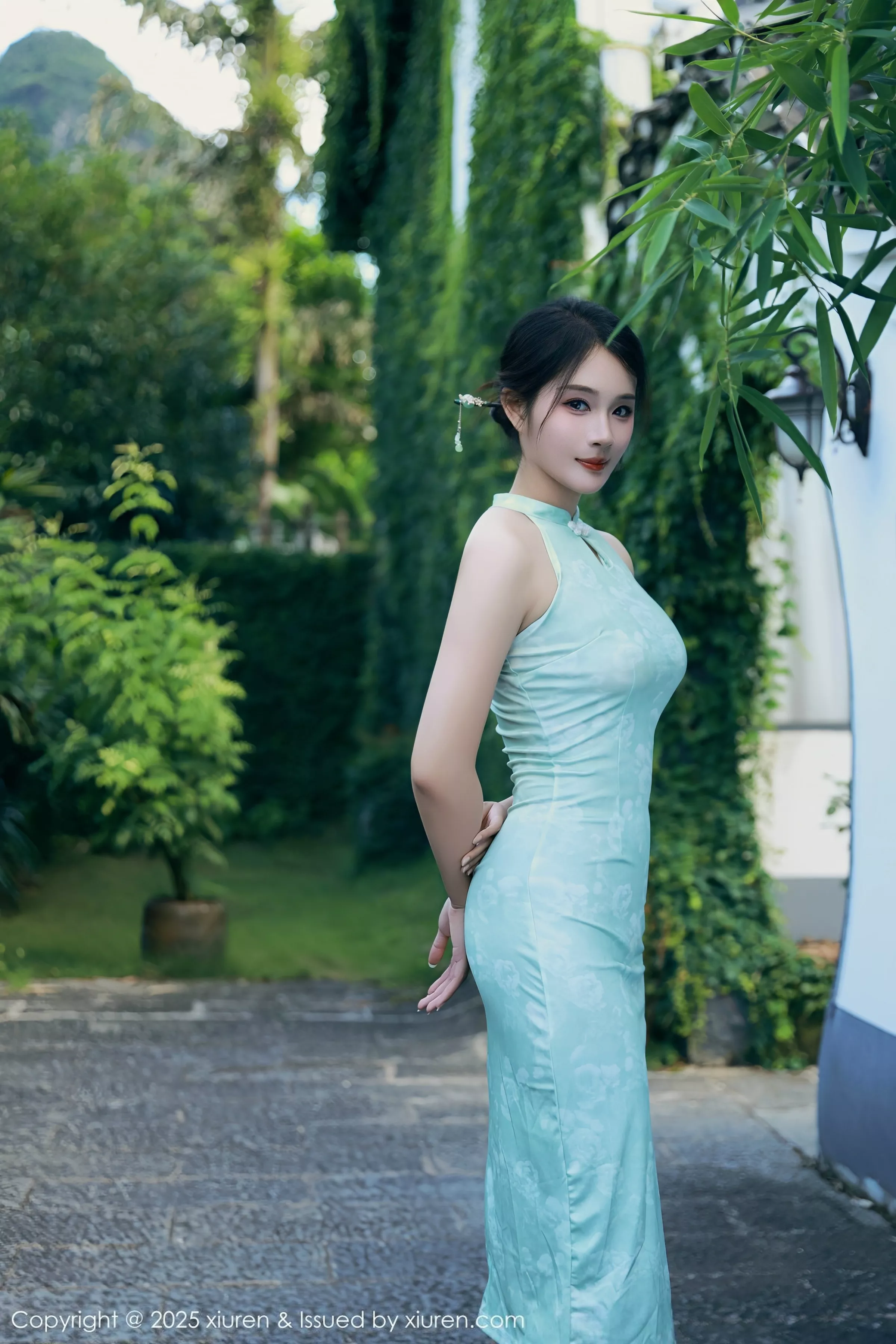 [XiuRen]高清写真图 2025.07.11 No.10538 南乔 绿色旗袍