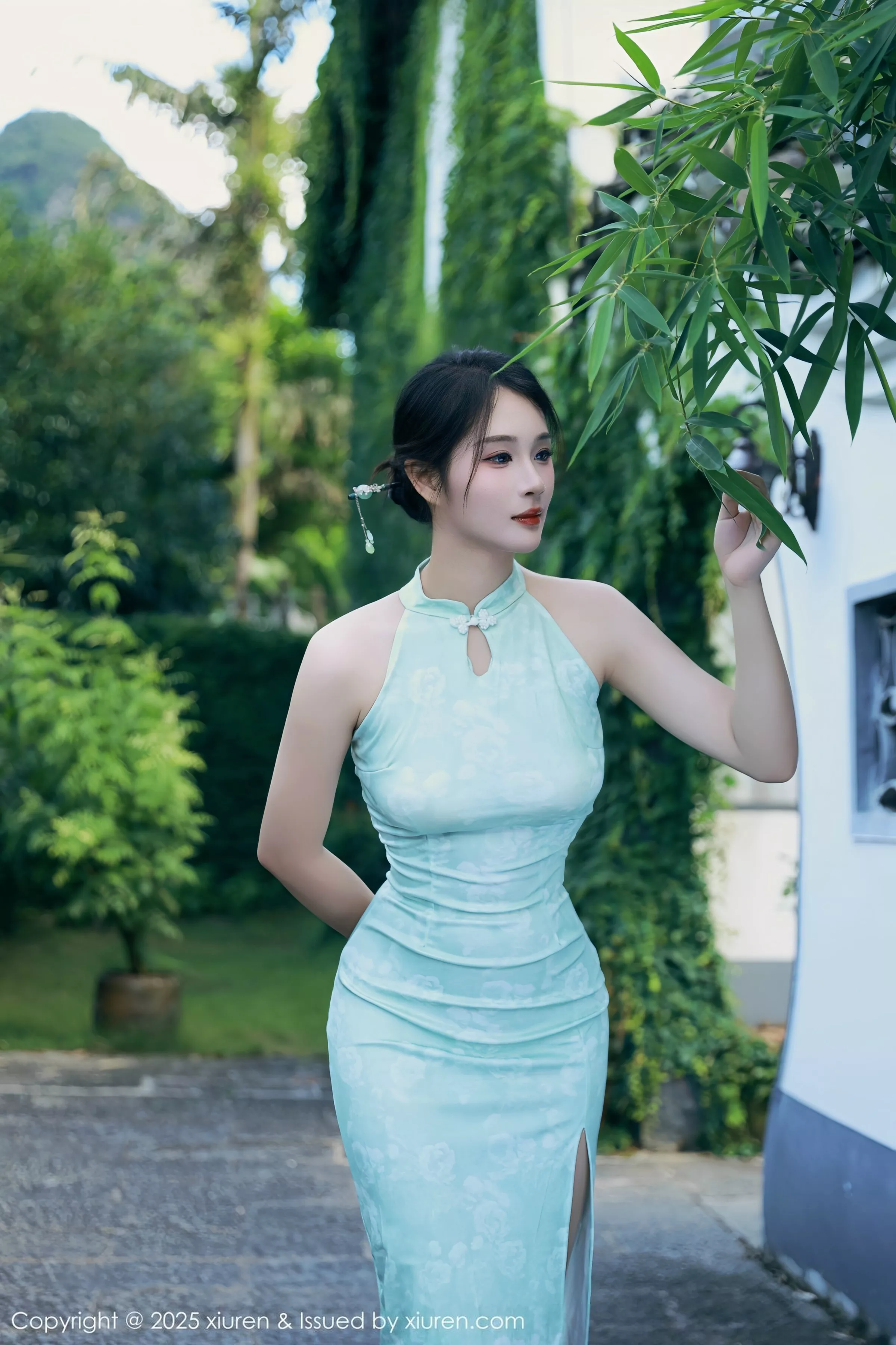 [XiuRen]高清写真图 2025.07.11 No.10538 南乔 绿色旗袍