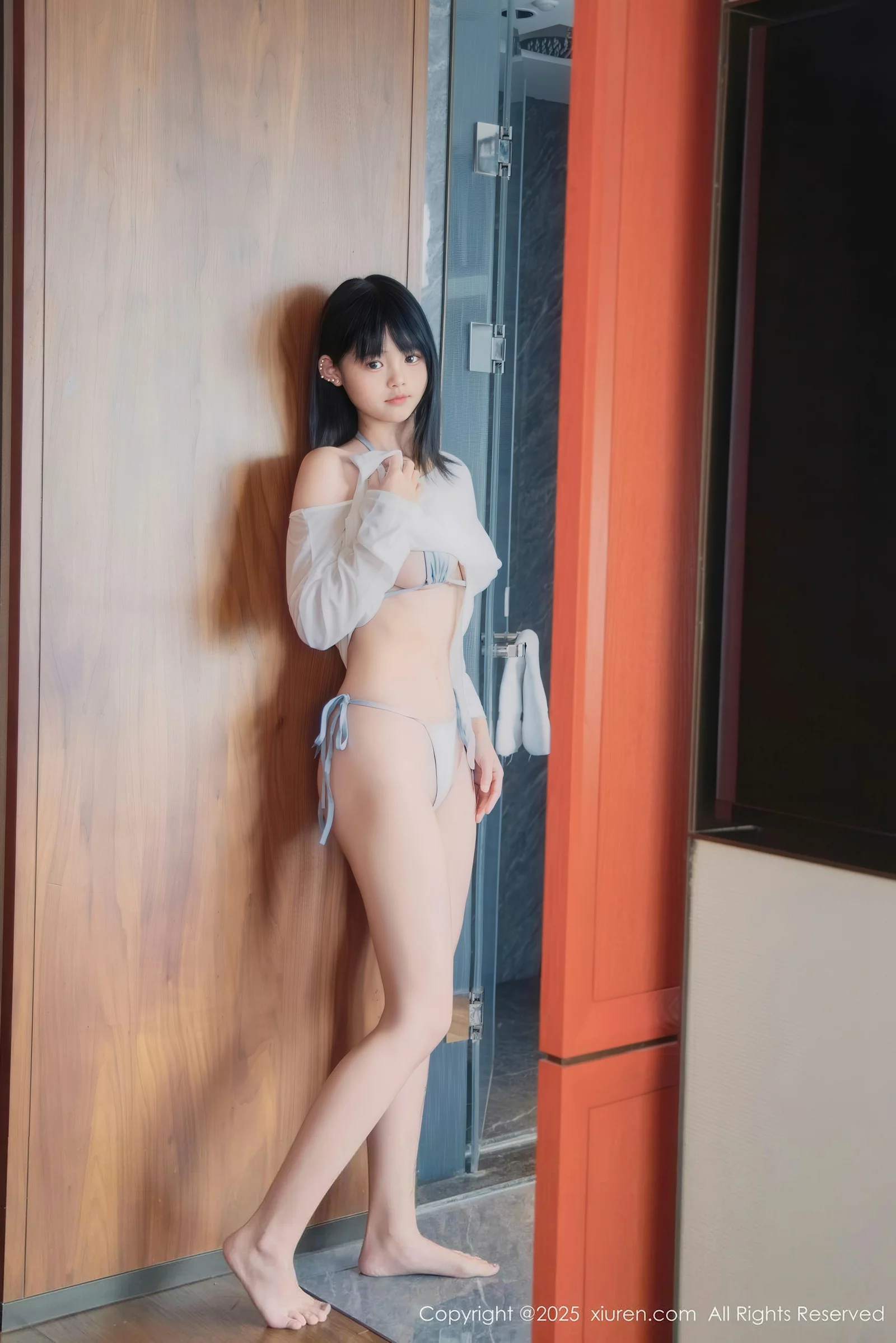 [XiuRen]高清写真图 2025.08.15 No.10651 小泠 蓝色比基尼
