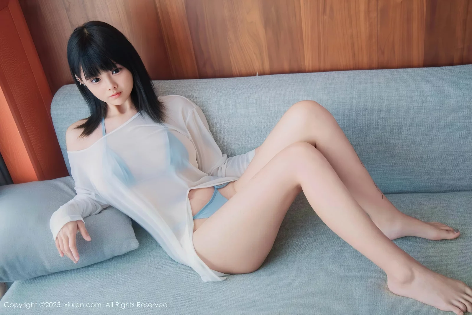 [XiuRen]高清写真图 2025.08.15 No.10651 小泠 蓝色比基尼