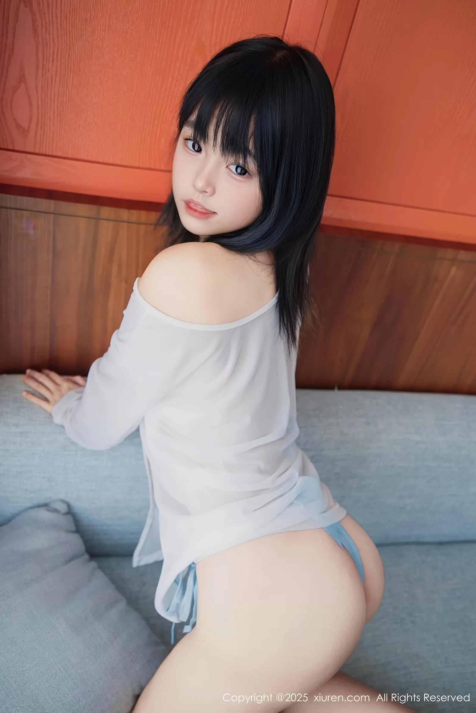 [XiuRen]高清写真图 2025.08.15 No.10651 小泠 蓝色比基尼