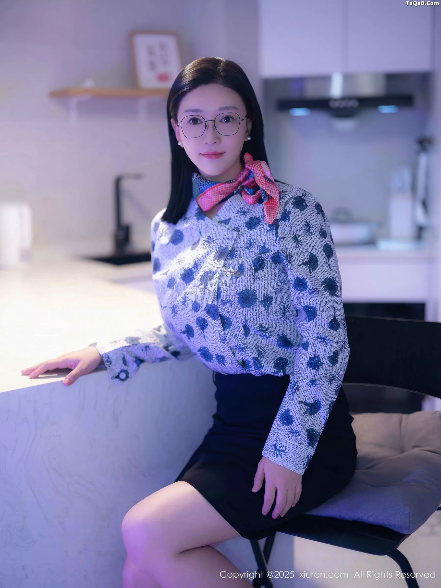 [XiuRen]高清写真图 2025.10.14 No.10866 雅茹老师 OL服饰