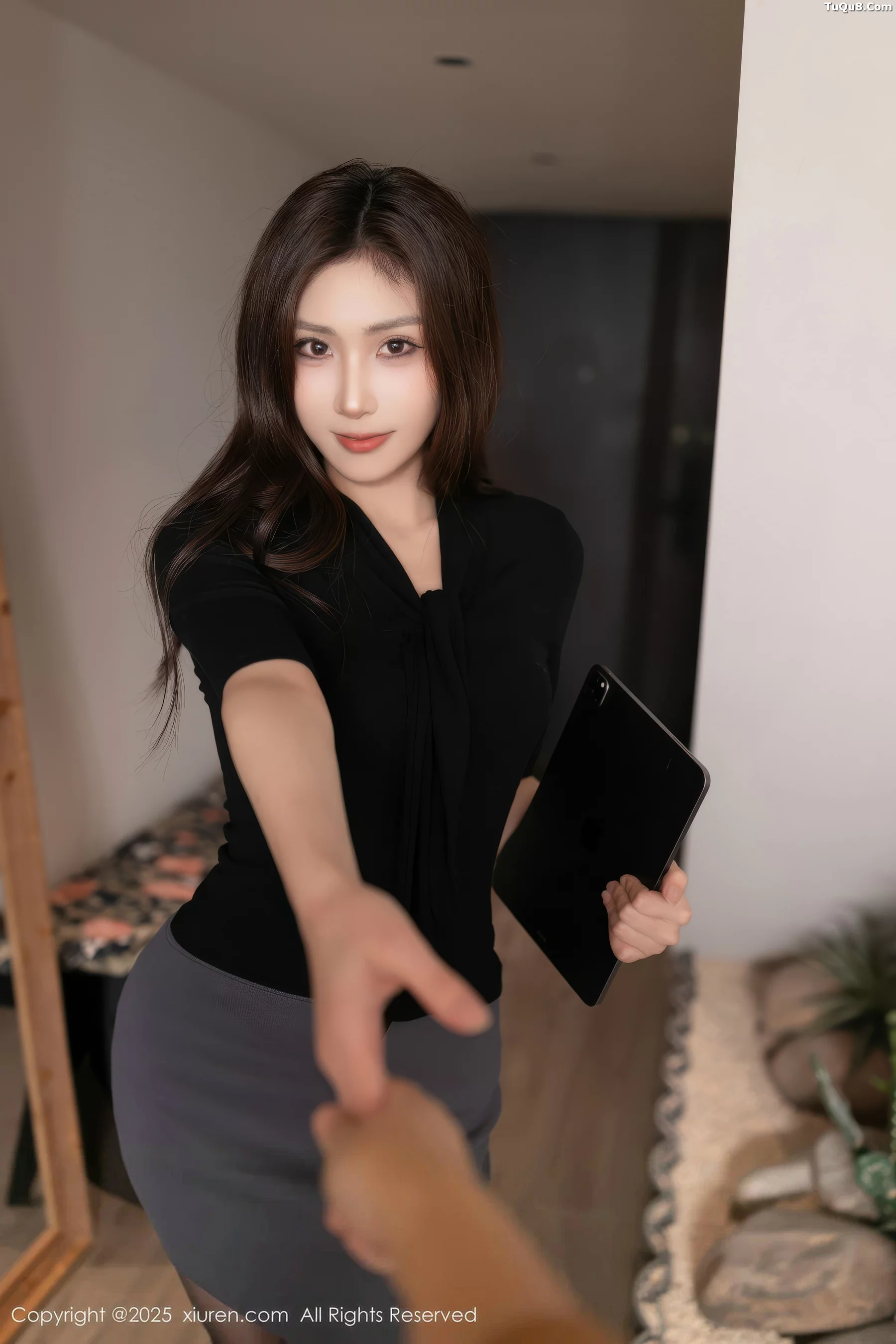 [XiuRen]高清写真图 2025.10.30 No.10930 刘婷婷 OL服饰