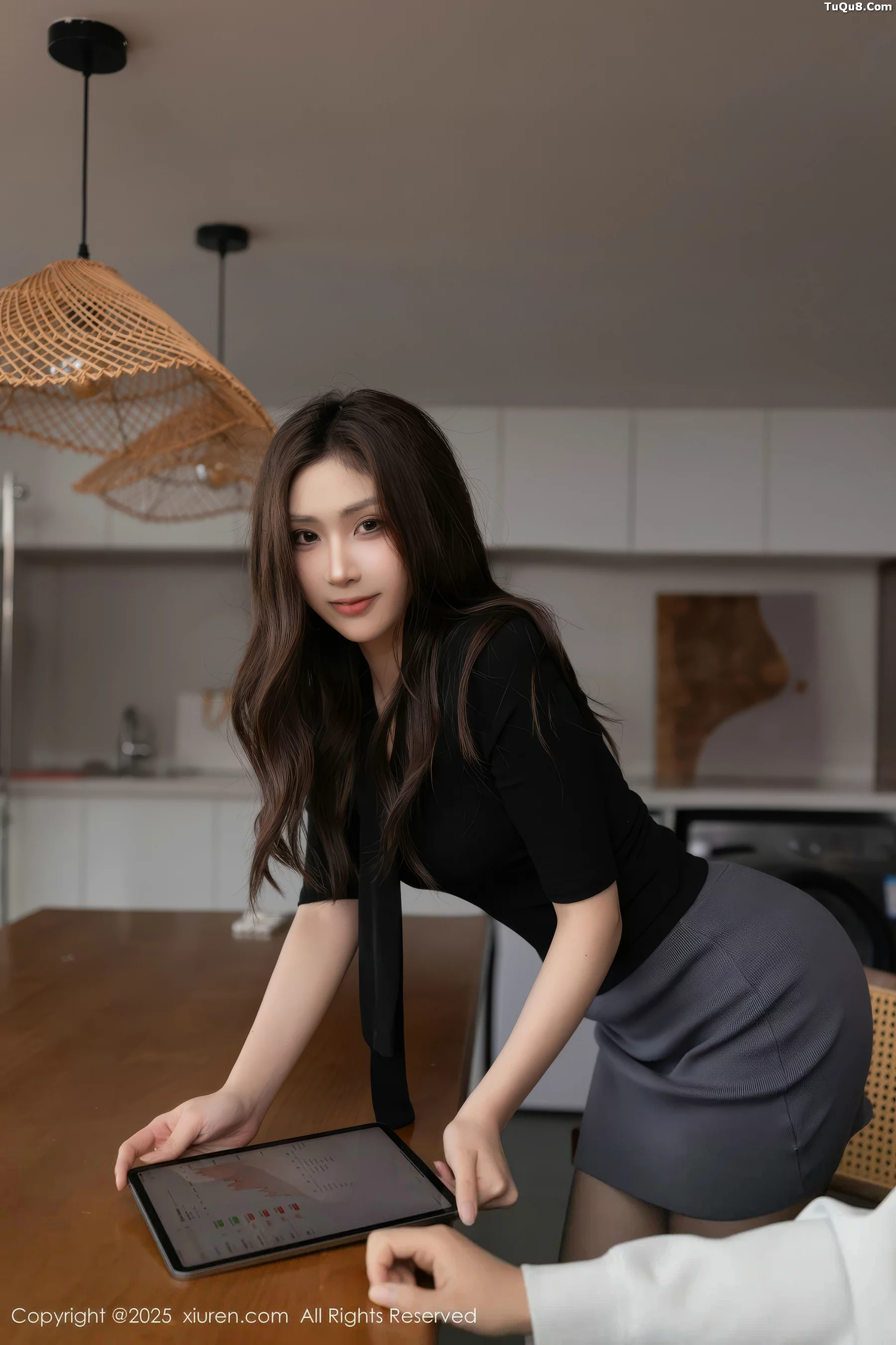 [XiuRen]高清写真图 2025.10.30 No.10930 刘婷婷 OL服饰