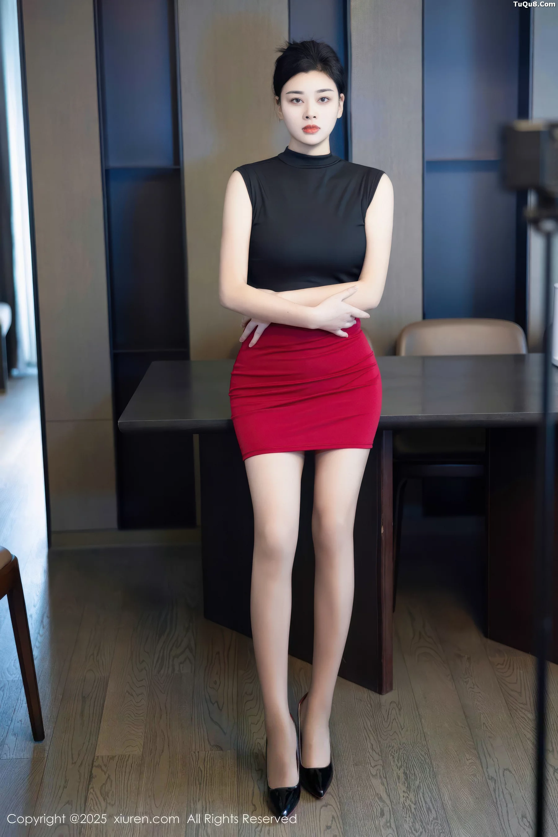 [XiuRen]高清写真图 2025.11.05 No.10948 徐清妍 魅惑黑丝