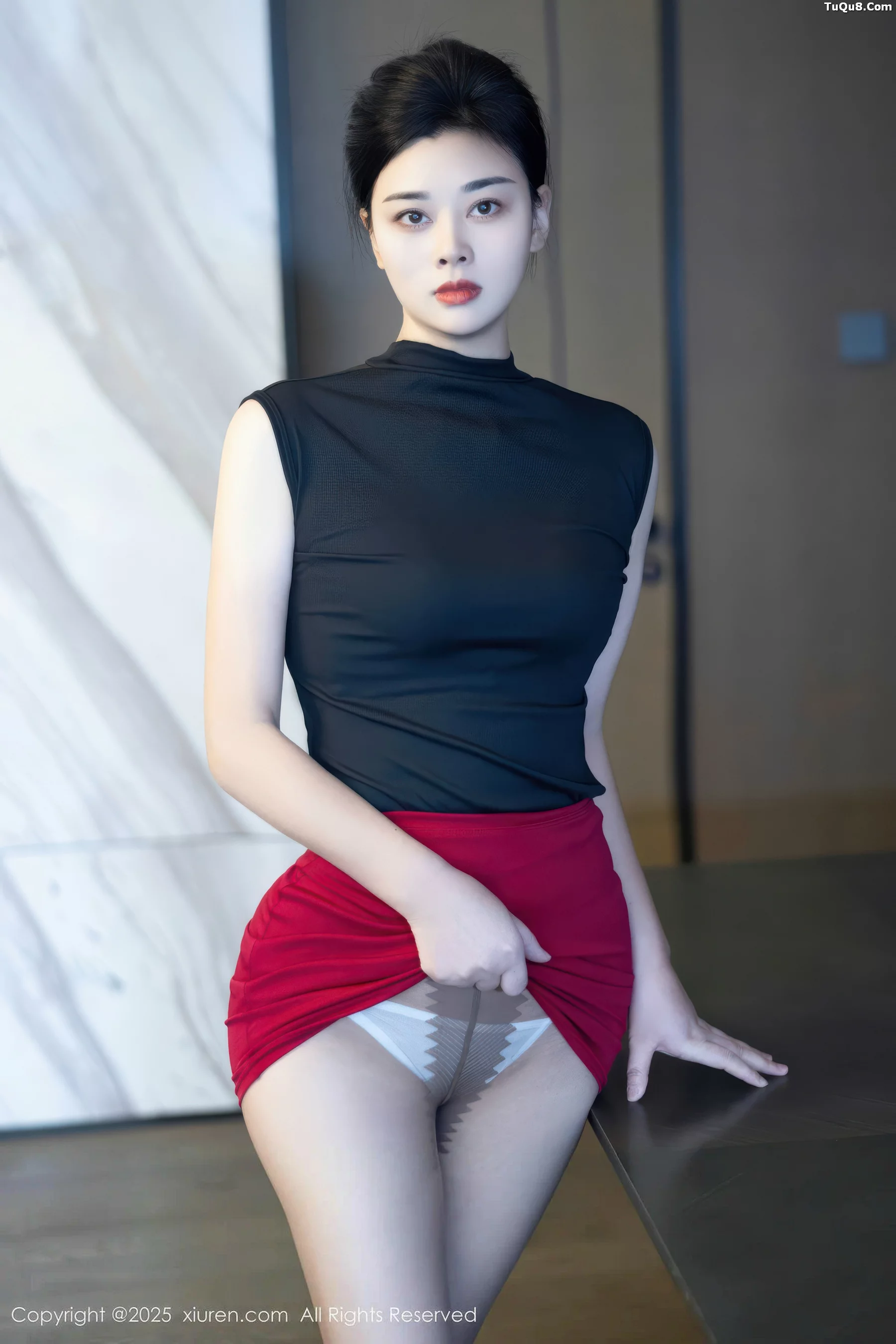 [XiuRen]高清写真图 2025.11.05 No.10948 徐清妍 魅惑黑丝