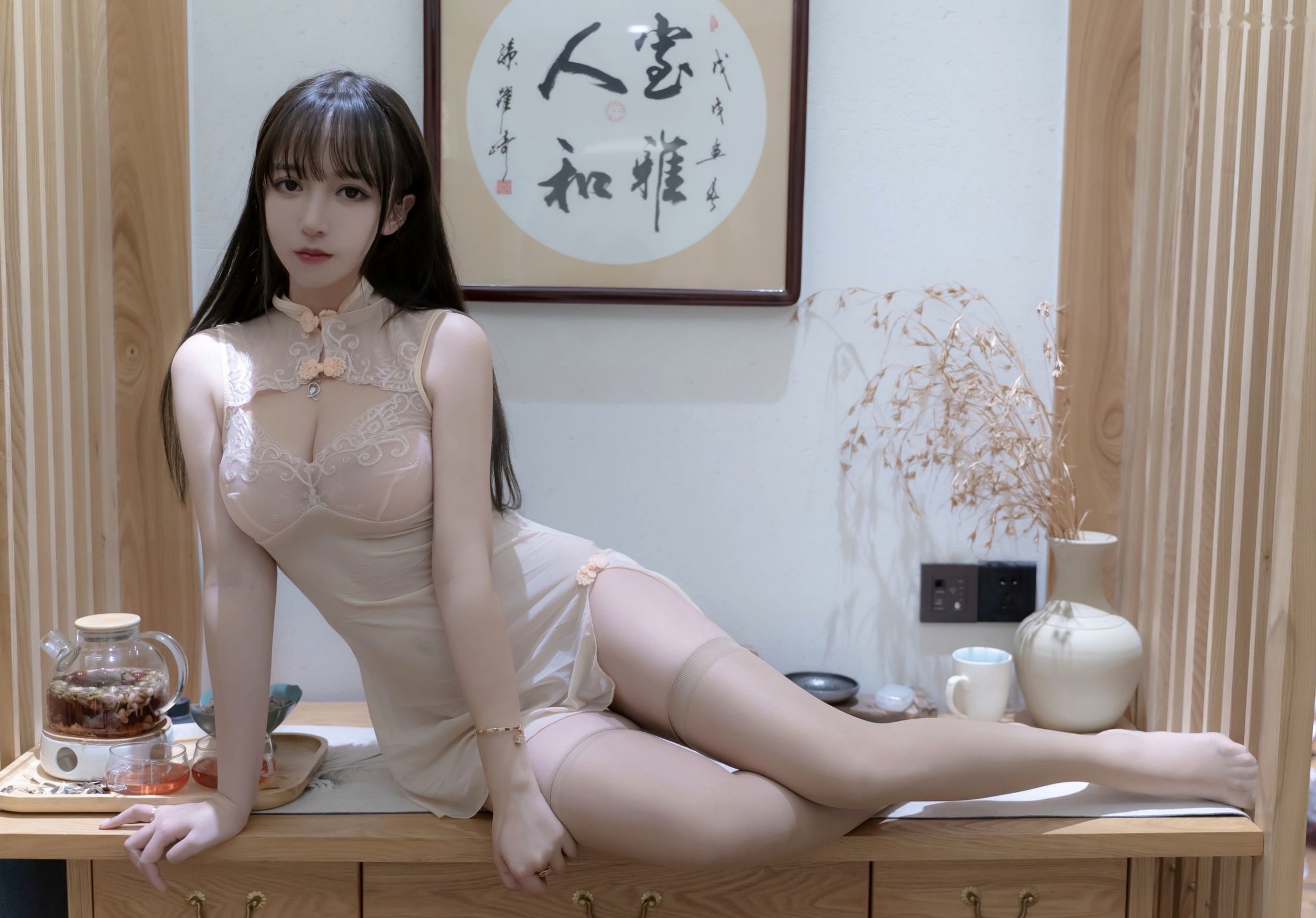 过期米线线喵-温泉本：湿身改良旗袍美腿诱惑，极品私房性感写真