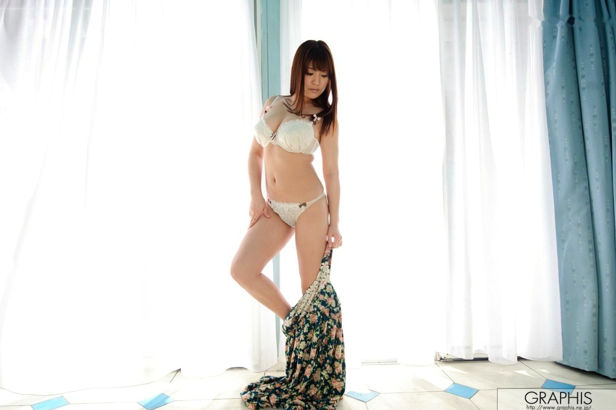 Graphis_藤浦めぐ《Encounters》日系私房照、蕾丝内衣与清新碎花裙诱惑写真集[21P]
