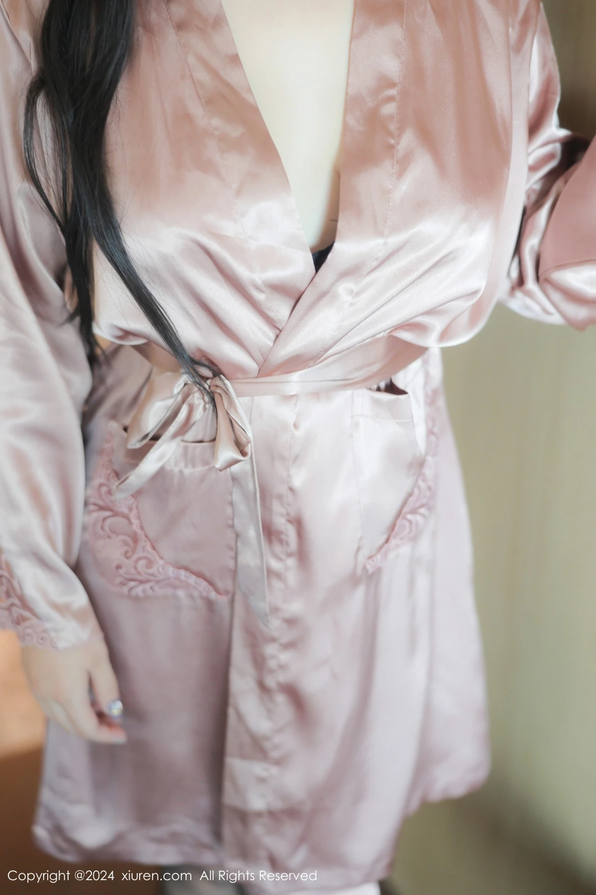 [XiuRen]高清写真图 2024.09.14 No.9159 白洁Bessie 黑丝美腿