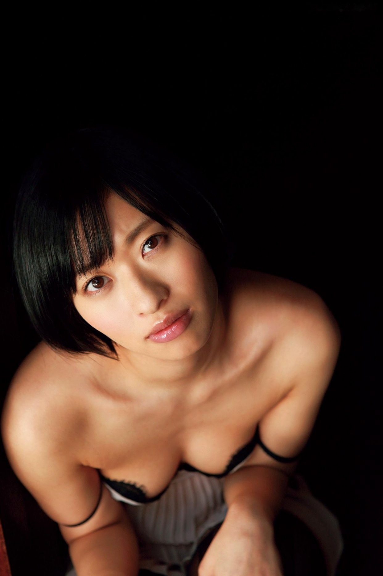 尻神仓持由香必撮写真集：极致美臀展现诱惑私房诱拍，尽显性感女神魅力[56P]