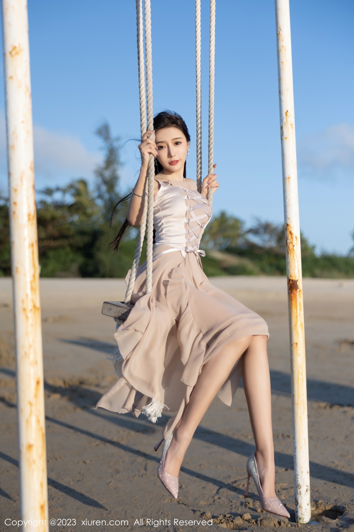 [XiuRen]高清写真图 2023.04.14 No.6581 王馨瑶yanni 美腿外拍