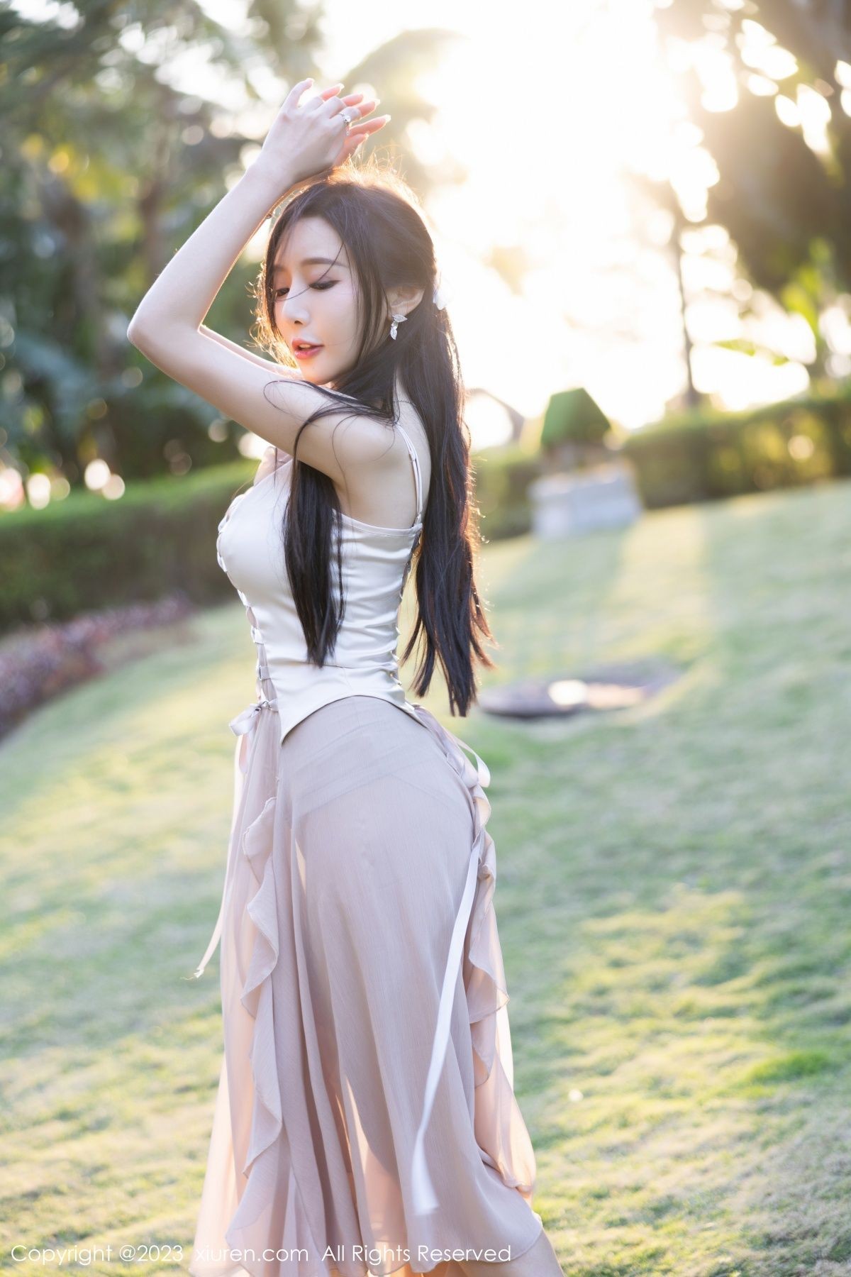 [XiuRen]高清写真图 2023.04.14 No.6581 王馨瑶yanni 美腿外拍