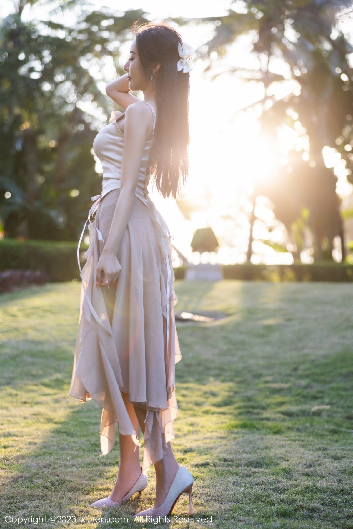 [XiuRen]高清写真图 2023.04.14 No.6581 王馨瑶yanni 美腿外拍