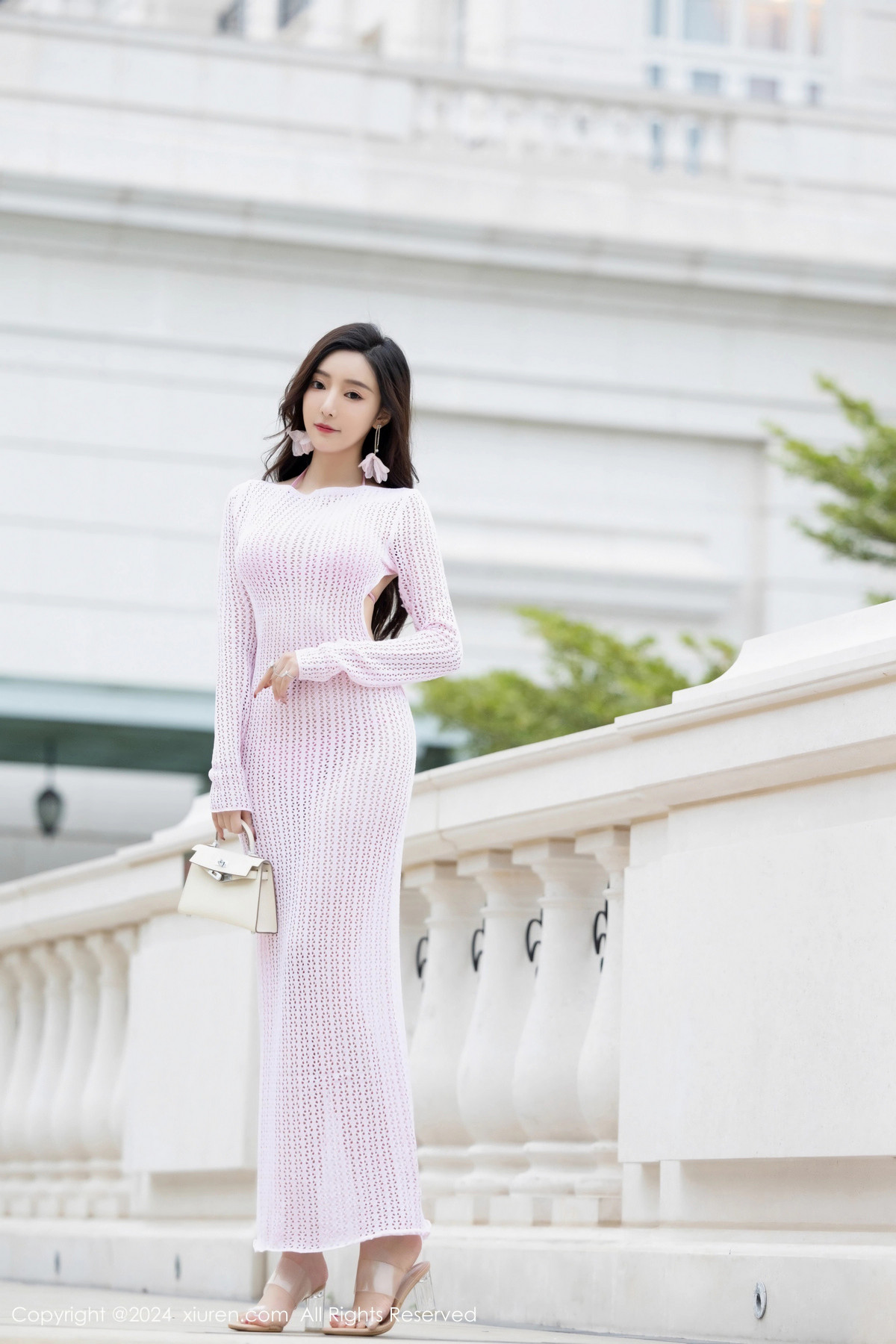 [XiuRen]高清写真图 2024.02.02 No.8055 王馨瑶yanni 黑丝性感