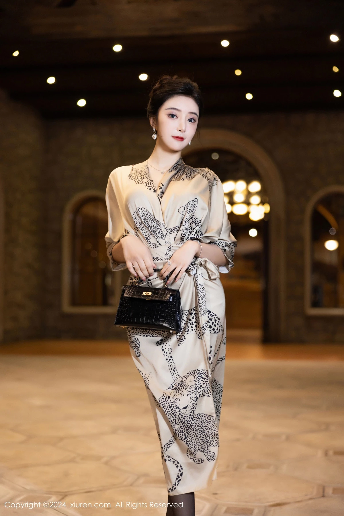 [XiuRen]高清写真图 2024.05.09 No.8510 王馨瑶yanni 黑丝美腿