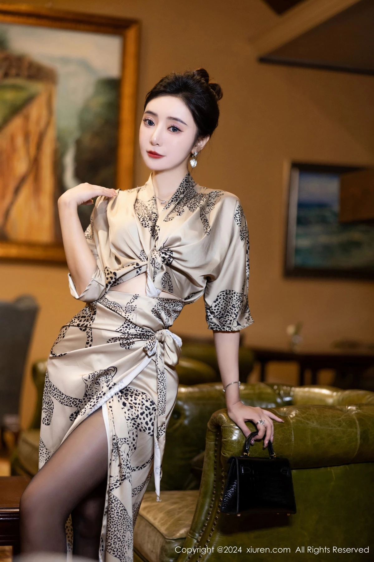 [XiuRen]高清写真图 2024.05.09 No.8510 王馨瑶yanni 黑丝美腿