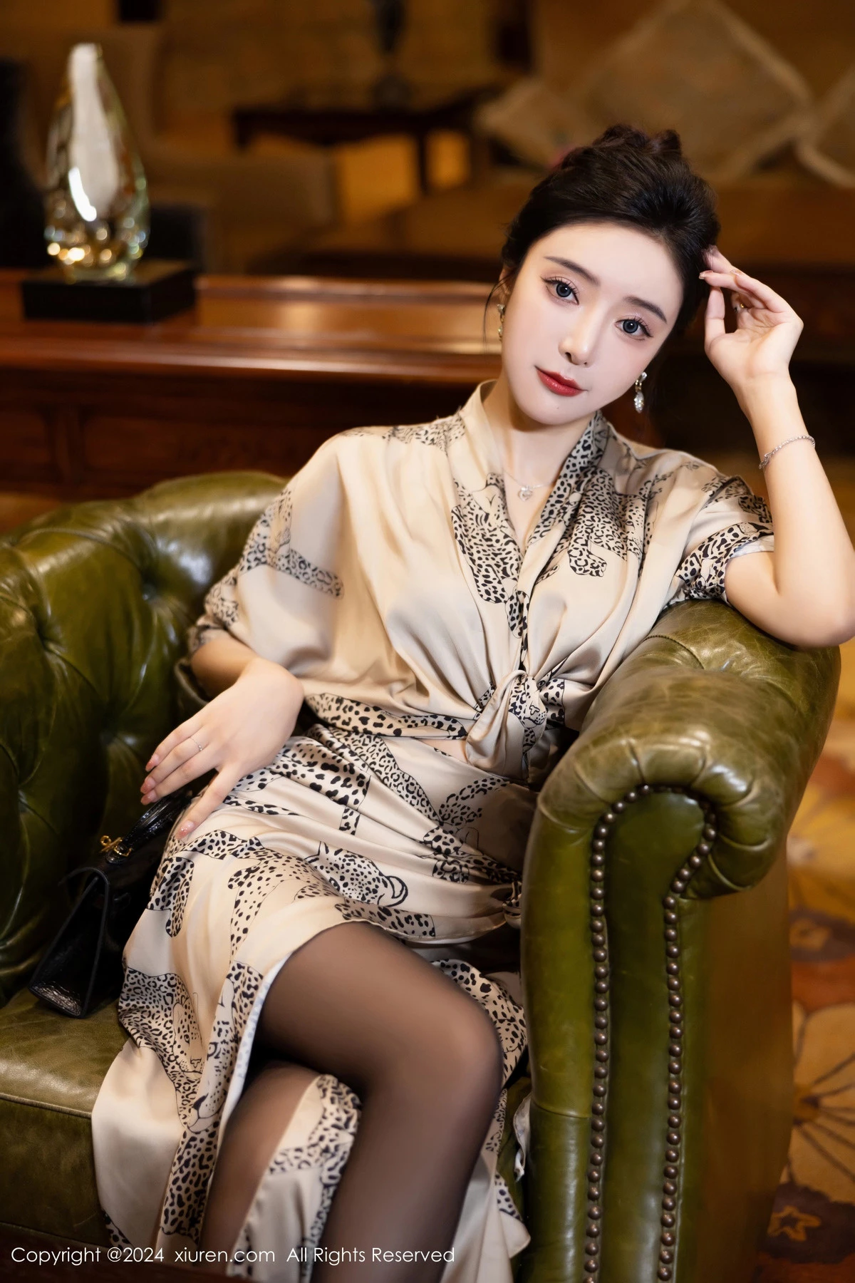 [XiuRen]高清写真图 2024.05.09 No.8510 王馨瑶yanni 黑丝美腿