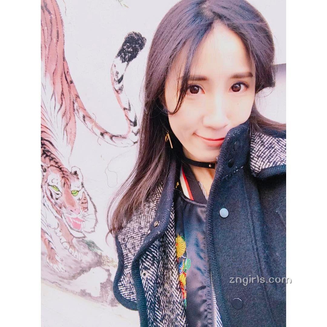 黑涩会美眉黄乔歆 沙滩大秀性感比基尼