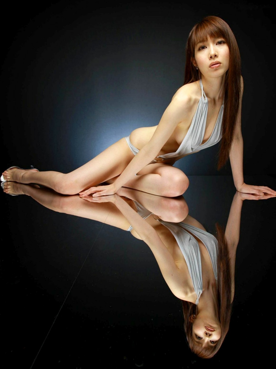 Sabra_小林恵美《SEXY ZEXY》写真集，红色漆皮诱惑与镜面反光，冷艳动人的成熟女神写大片 [40P]