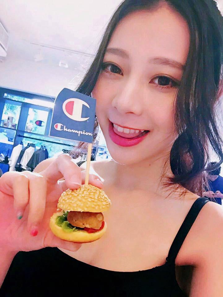 张香香 网络女神美艳自拍照