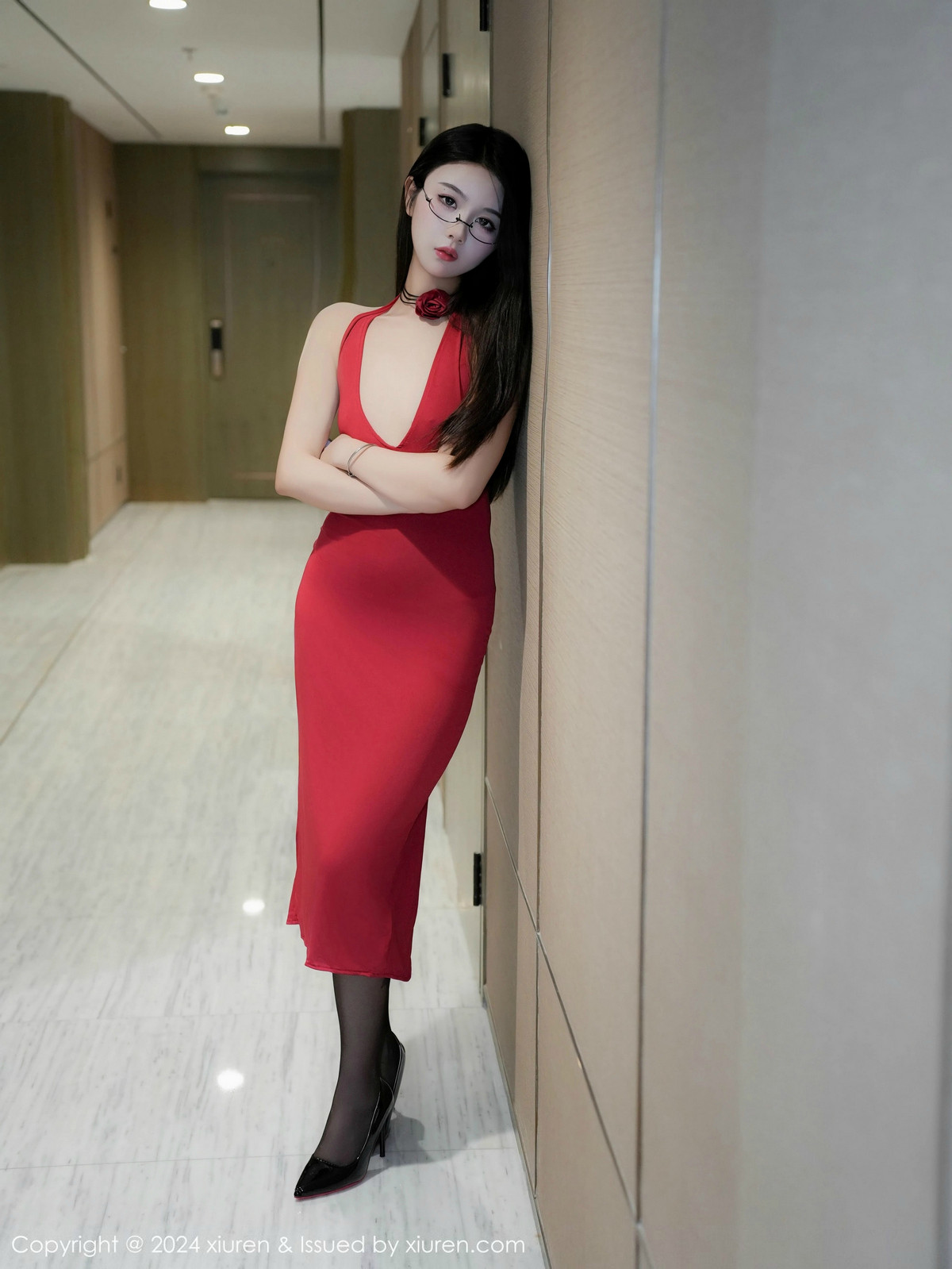 [XiuRen]高清写真图 2024.11.15 No.9451 Lucky- 黑丝美臀