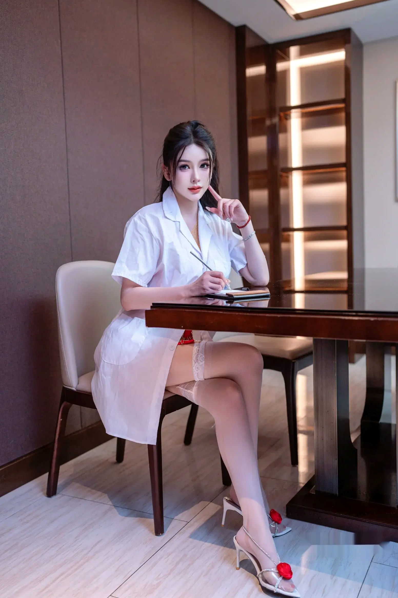 李丽莎 双人缠绵2大尺度私房写真_蕾丝内衣透视白丝角色扮演诱惑美图[96P]