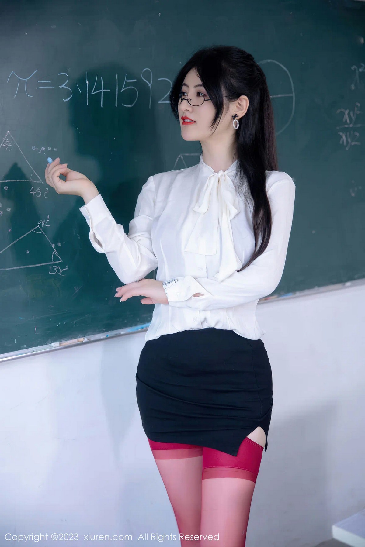 [XiuRen]高清写真图 2023.06.27 No.6980 诗诗kiki 教师美腿