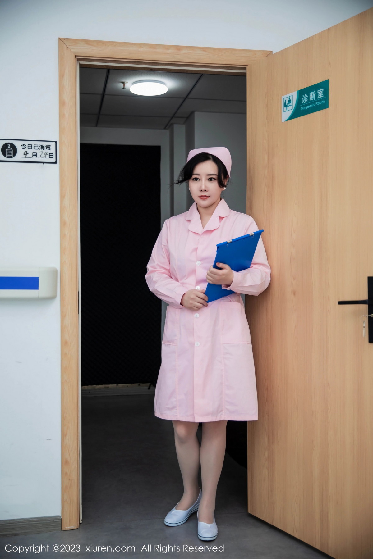 [XiuRen]高清写真图 2023.08.08 No.7199 王婉悠Queen 护士服美臀
