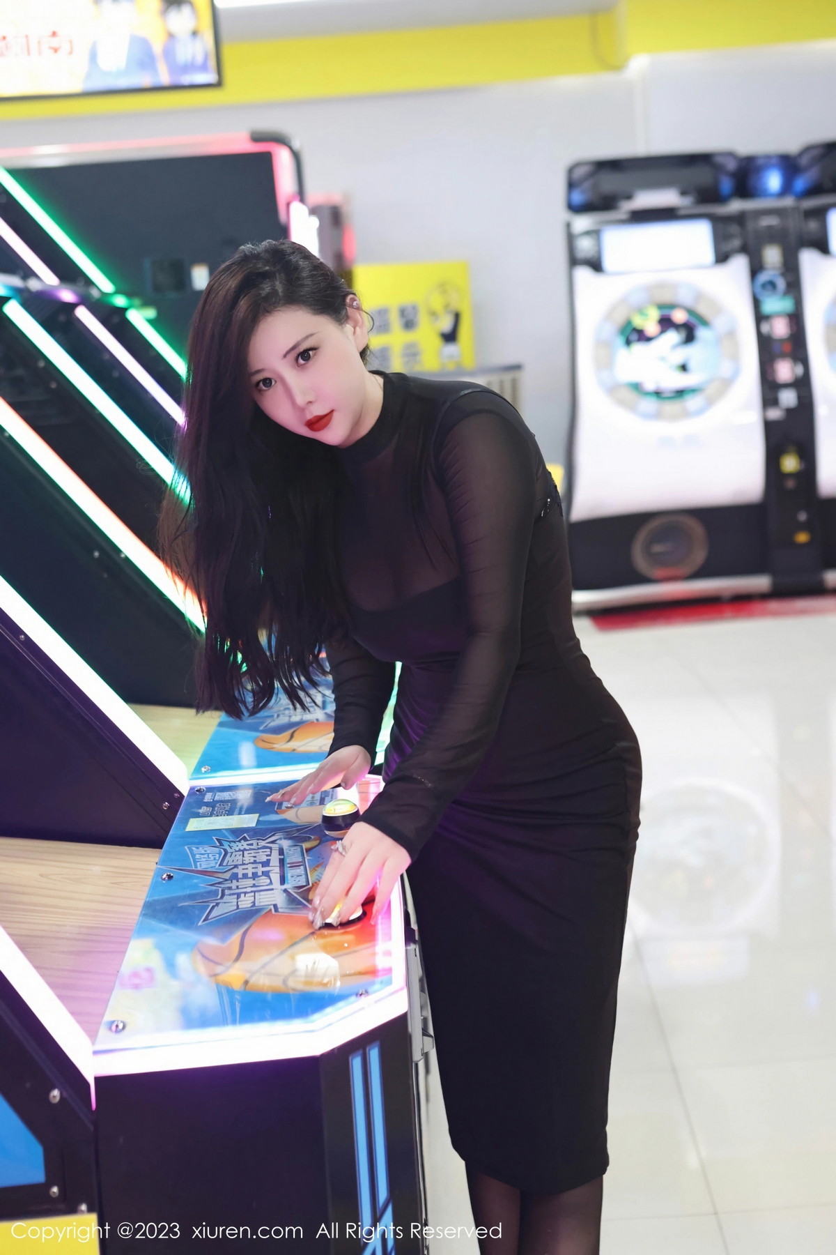 [XiuRen]高清写真图 2023.08.14 No.7230 王婉悠Queen 黑丝丰腴