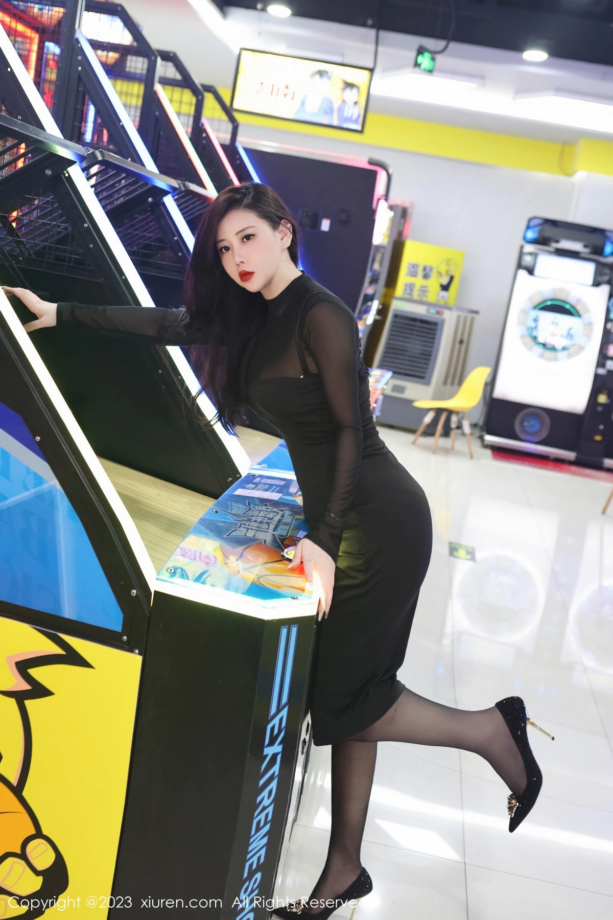 [XiuRen]高清写真图 2023.08.14 No.7230 王婉悠Queen 黑丝丰腴