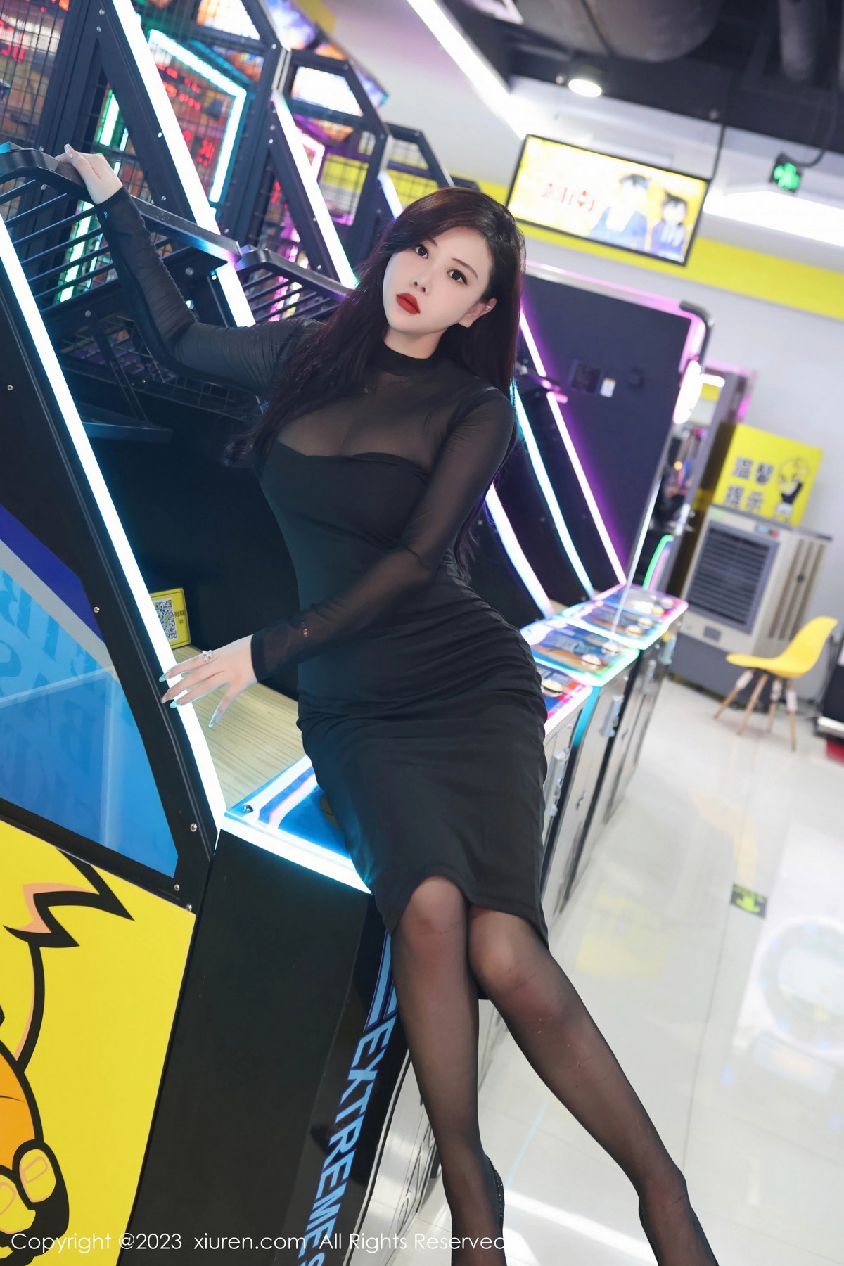 [XiuRen]高清写真图 2023.08.14 No.7230 王婉悠Queen 黑丝丰腴