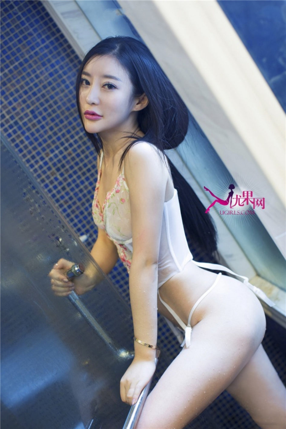 佟蔓 [Ugirls尤果网]高清写真图No.098 沙扬娜拉情趣内衣浴室诱惑图片