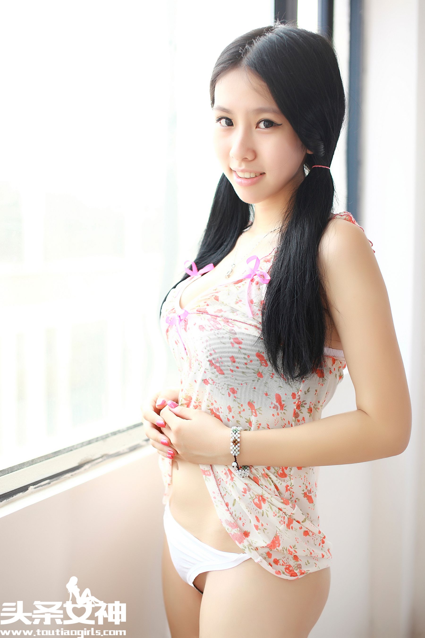 琪琪 [TouTiao头条女神]高清写真图2016-08-06 异域萝莉