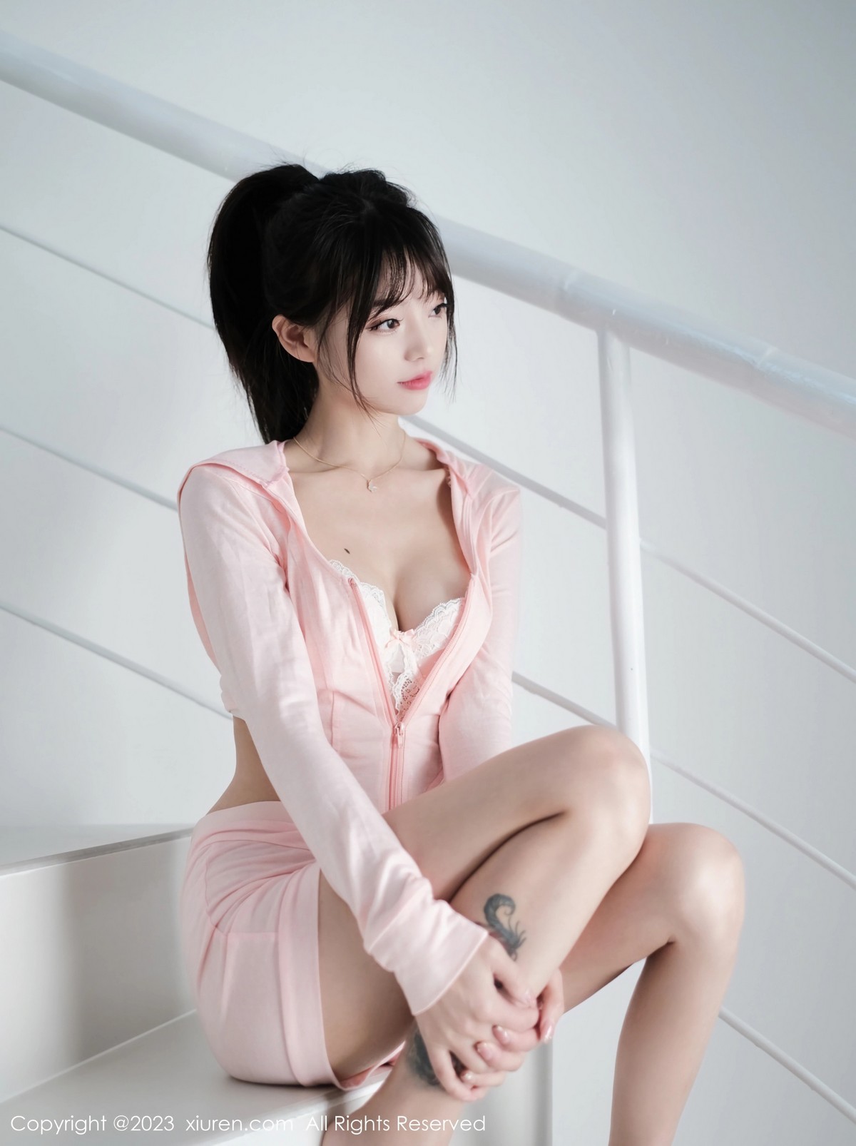 [XiuRen]高清写真图 2023.03.29 No.6490 佘贝拉Bella 清纯美腿