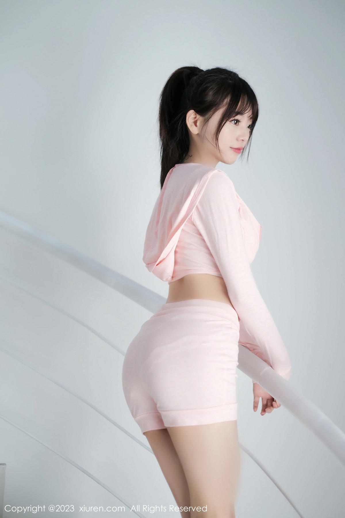 [XiuRen]高清写真图 2023.03.29 No.6490 佘贝拉Bella 清纯美腿