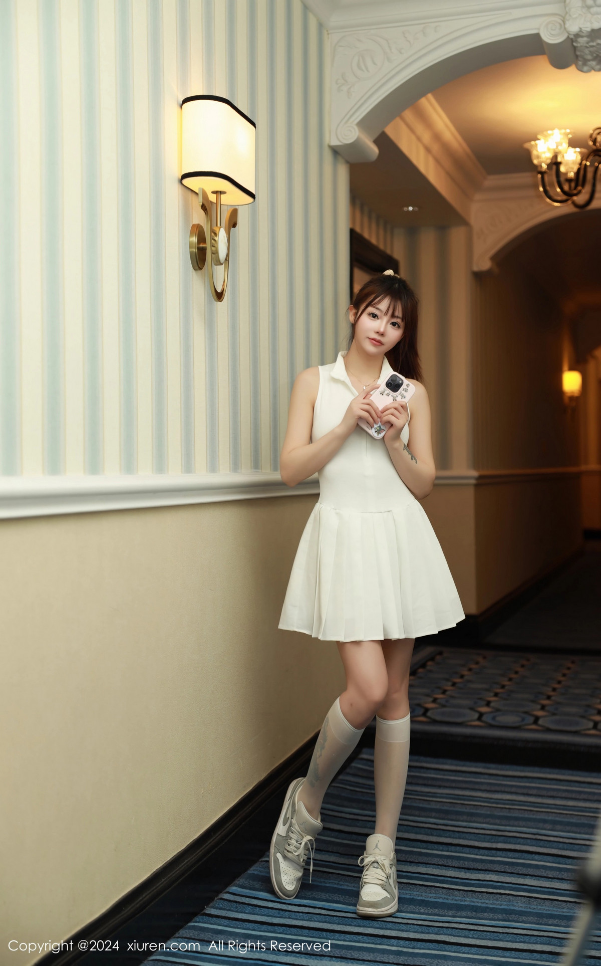 [XiuRen]高清写真图 2024.06.12 No.8685 佘贝拉Bella 美腿性感
