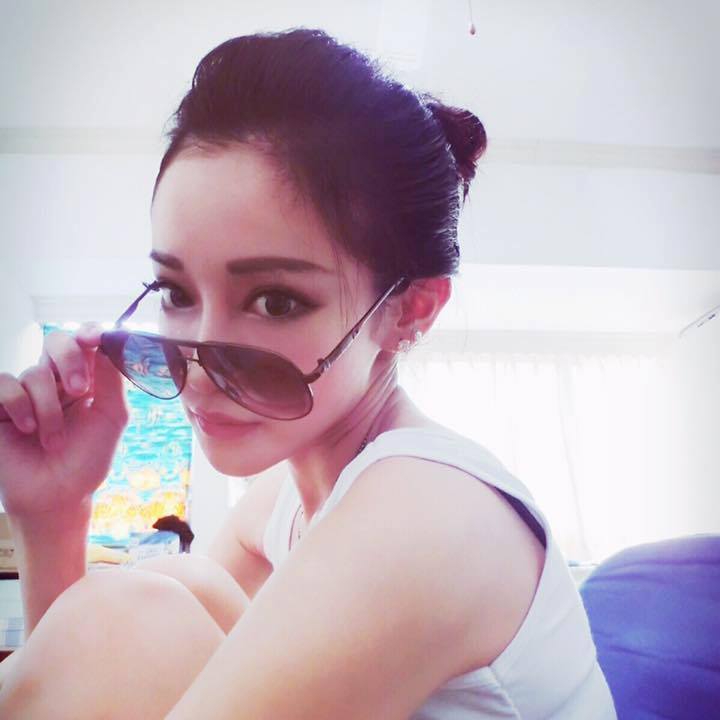 Avril艾葳(詹艾葳) 腿长美胸私拍美照分享