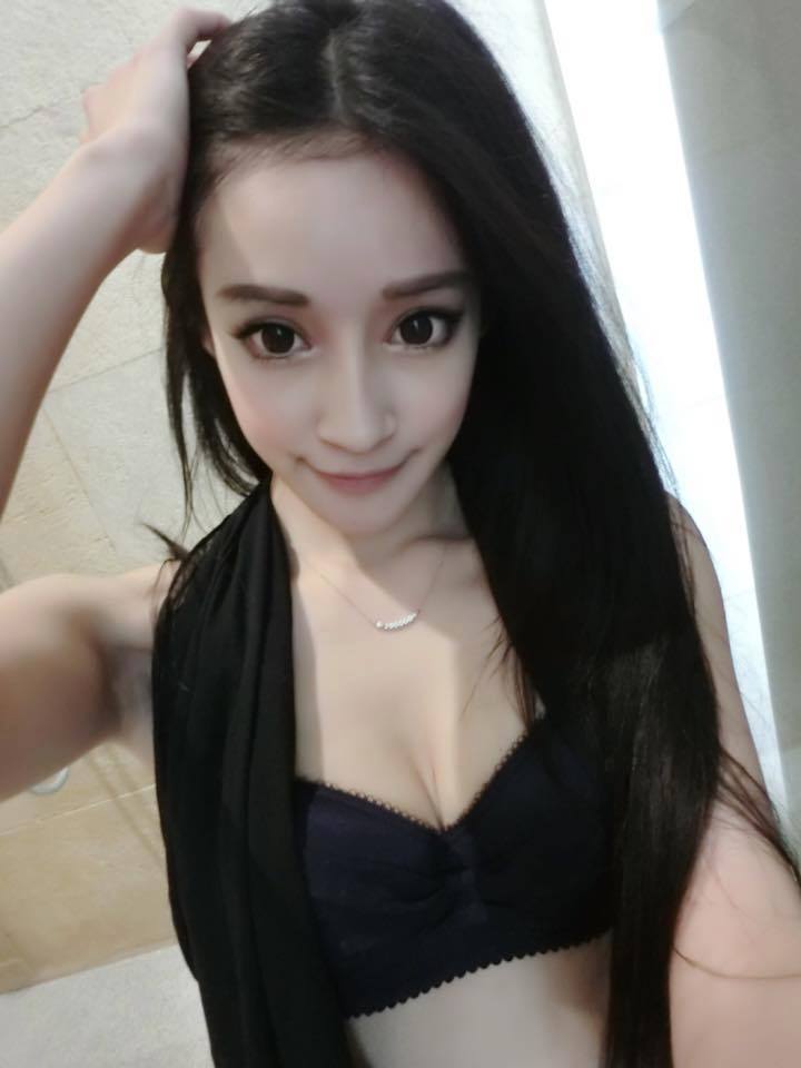 Avril艾葳(詹艾葳) 腿长美胸私拍美照分享