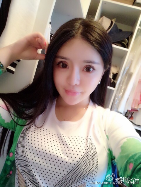 霓梓心iamVee 白嫩养眼的乖巧妹子