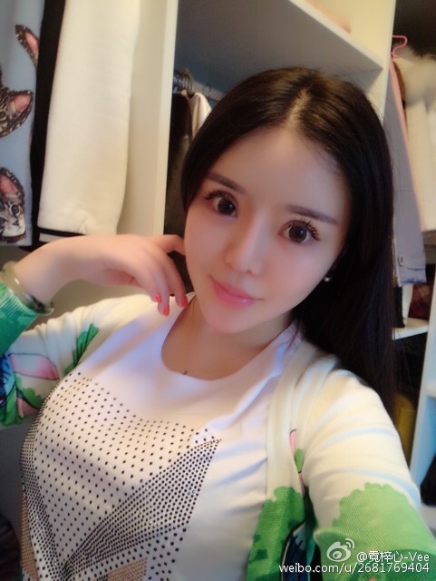 霓梓心iamVee 白嫩养眼的乖巧妹子