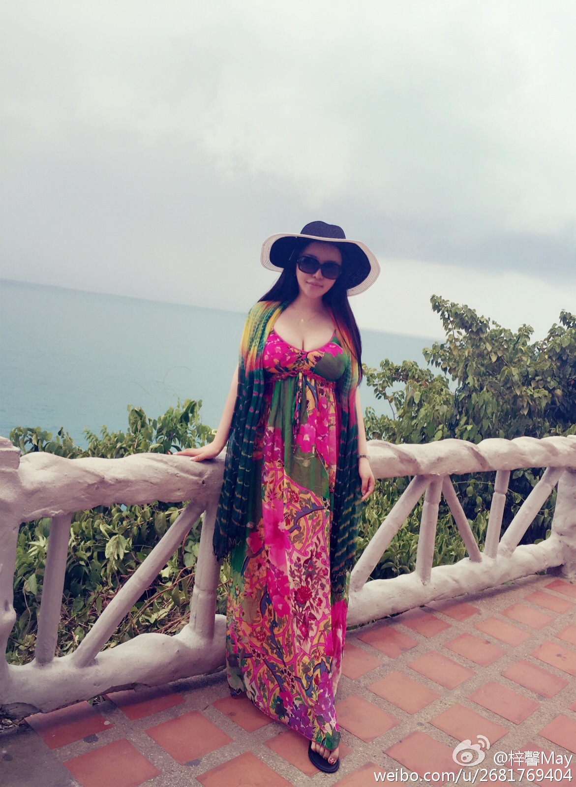 霓梓心iamVee 白嫩养眼的乖巧妹子