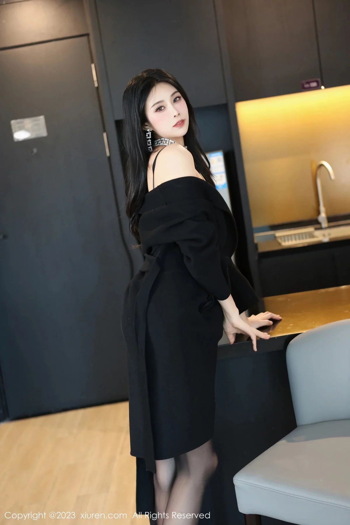 [XiuRen]高清写真图 2023.12.12 No.7797 草莓mm 黑丝美腿