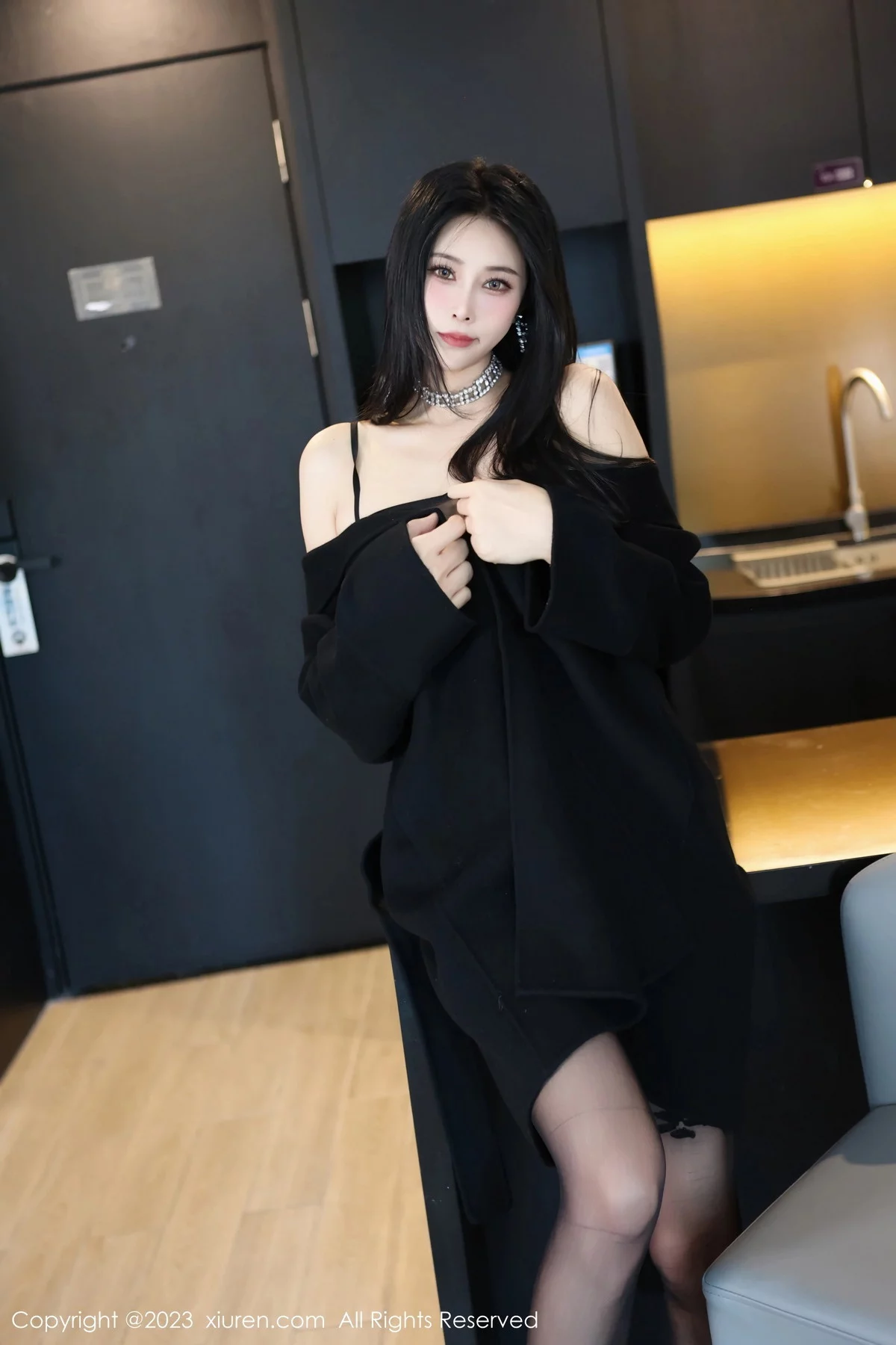 [XiuRen]高清写真图 2023.12.12 No.7797 草莓mm 黑丝美腿
