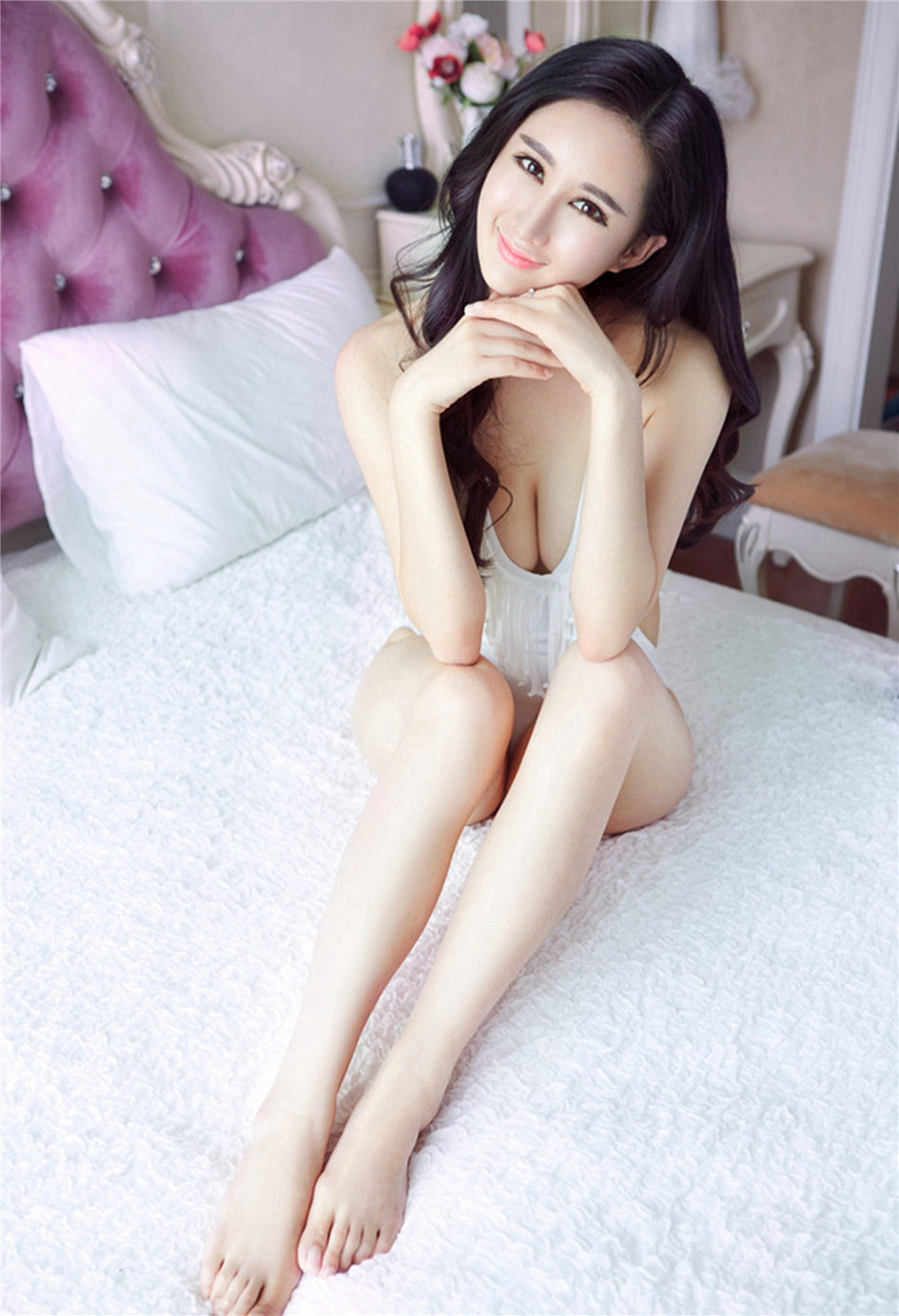 孔含冰 气质非凡车模诱人性感写真图