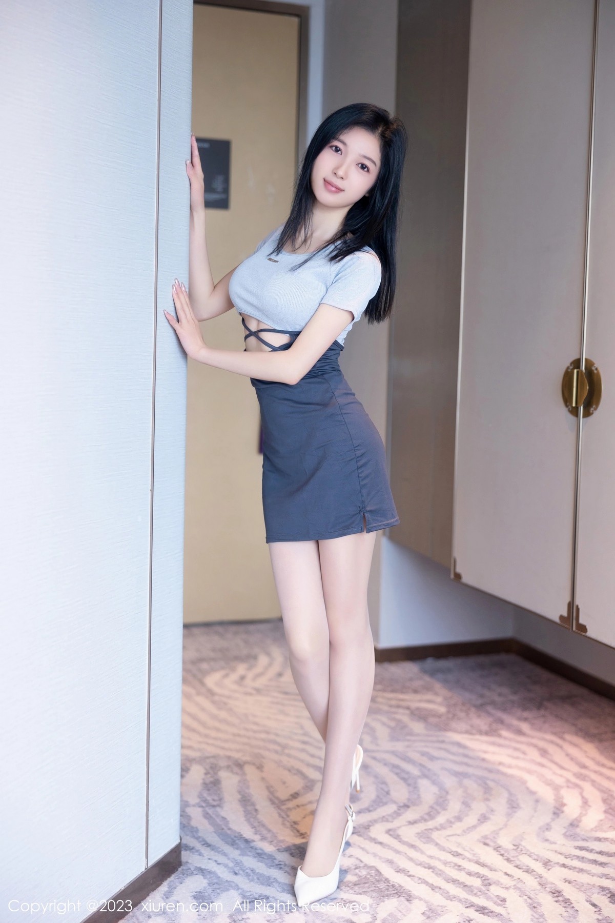 [XiuRen]高清写真图 2023.05.23 No.6784 茜茜Kimi 短裙美腿