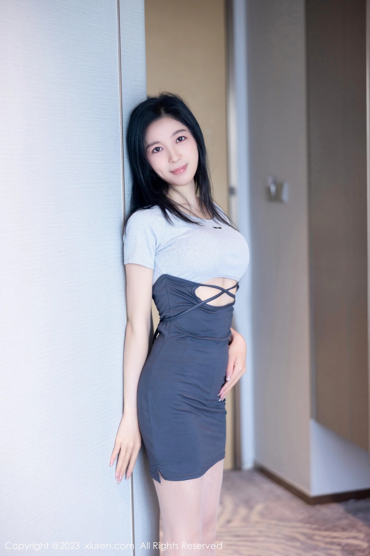 [XiuRen]高清写真图 2023.05.23 No.6784 茜茜Kimi 短裙美腿